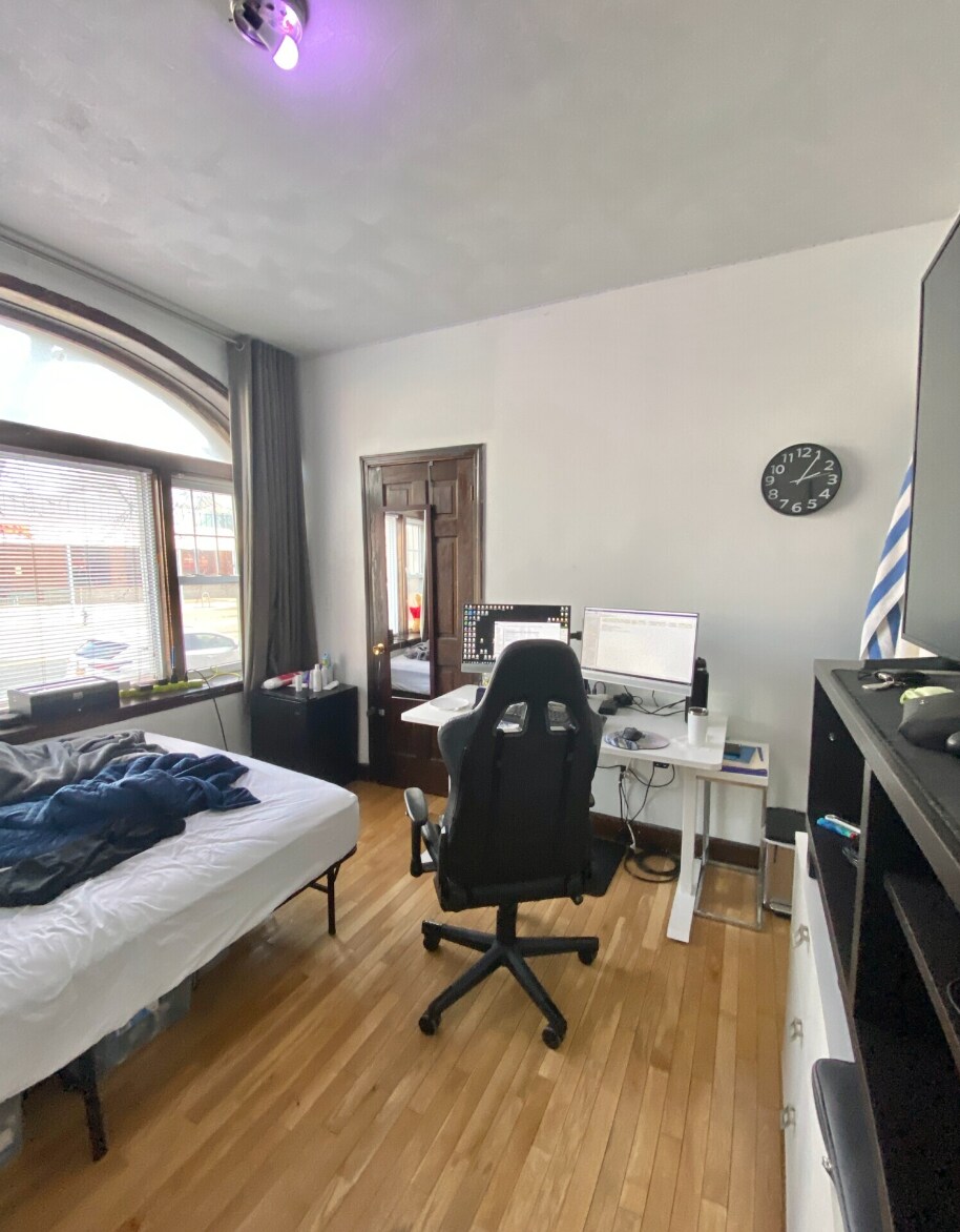 Building Photo - 526 Harvard St