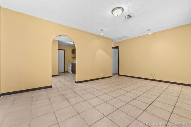 Building Photo - 811 32nd St