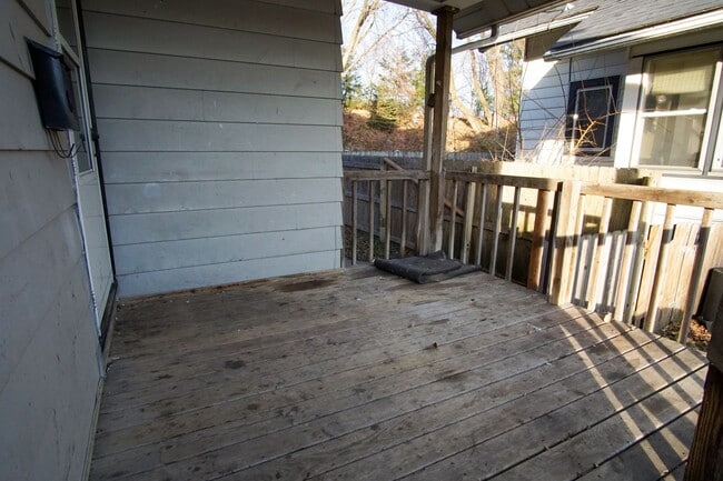 Building Photo - 3 Bedroom Spacious Kenosha Townhouse