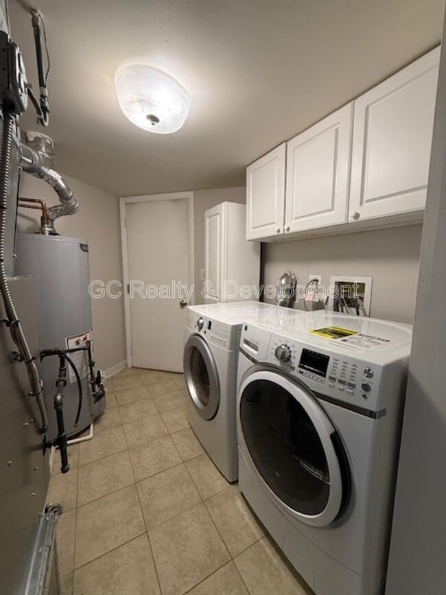 Building Photo - 2131 Aberdeen Ct