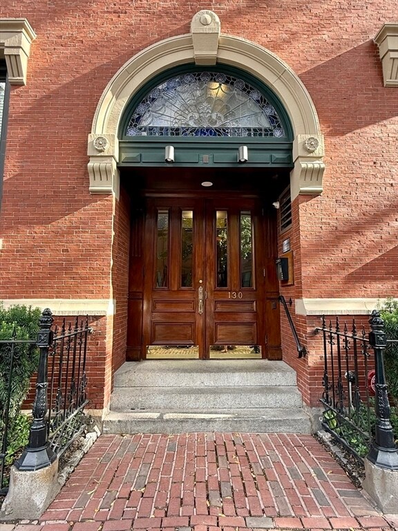 Building Photo - 130 Appleton St
