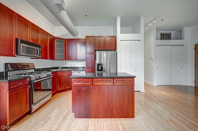 Building Photo - 333 W Hubbard St