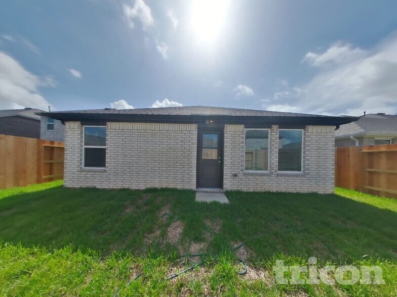 Building Photo - 3009 fantasy Terrace Dr