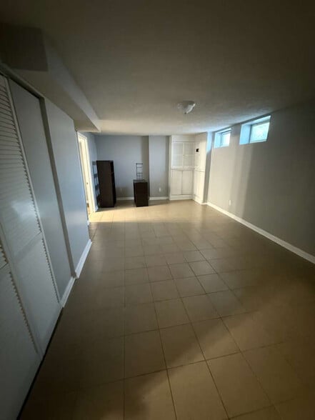 Building Photo - 1439 Charlestown Dr