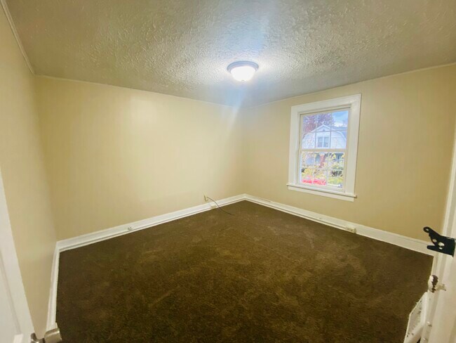 Building Photo - 1401 Ridgeway Pl NW