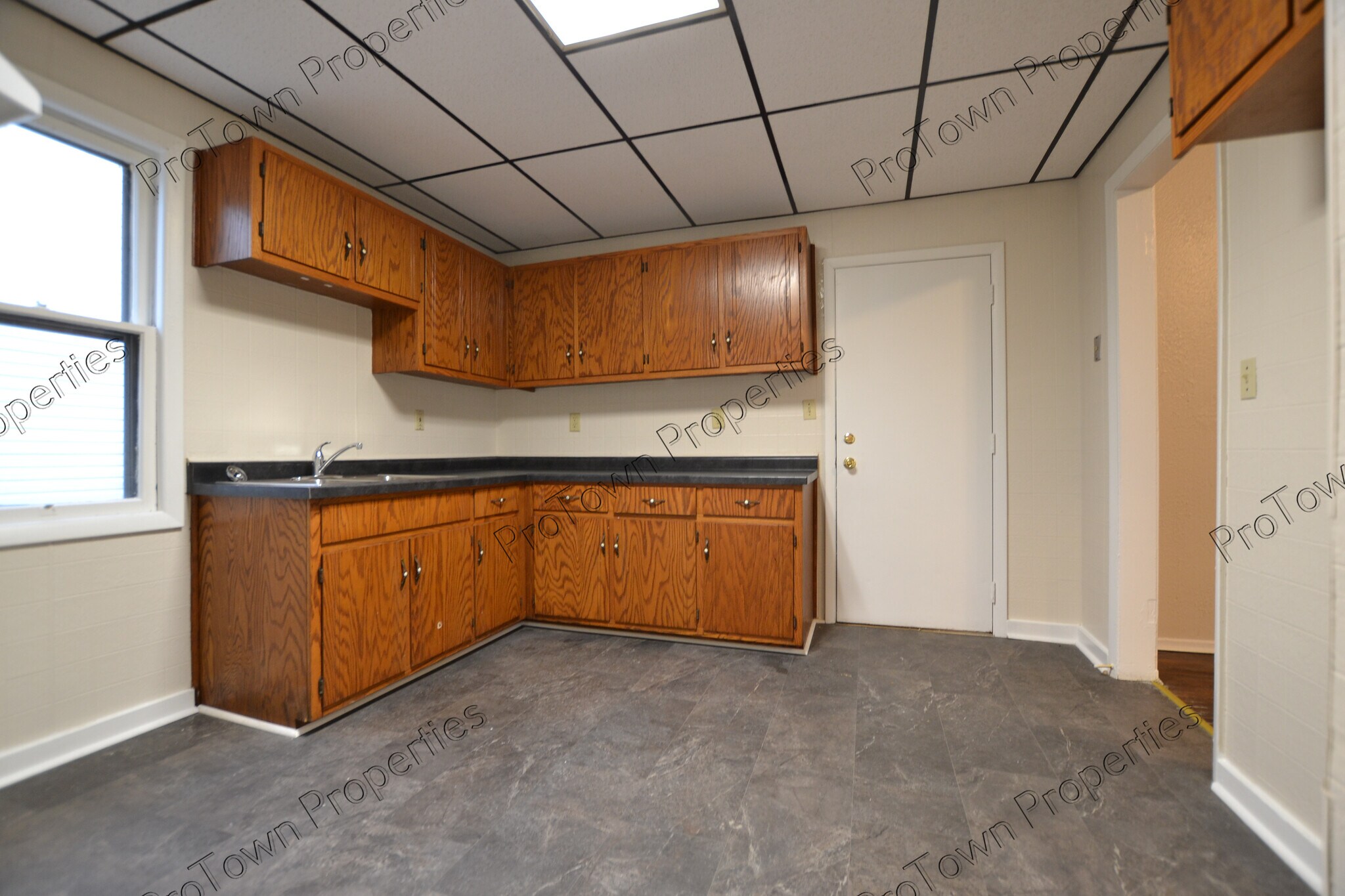 Building Photo - 724 E Washington St