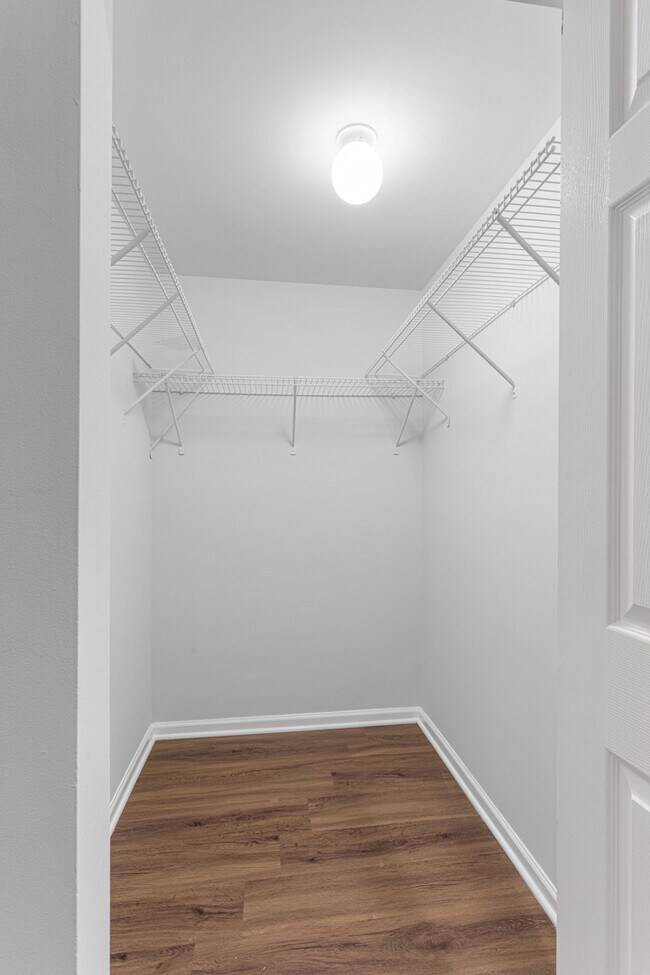 Building Photo - 2451 W Howard St