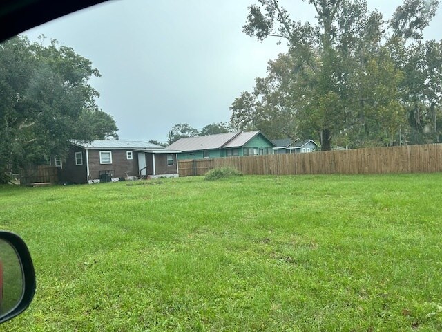 Building Photo - 250 Vernis Ave