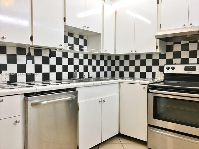 Building Photo - 5831 SW 62nd St