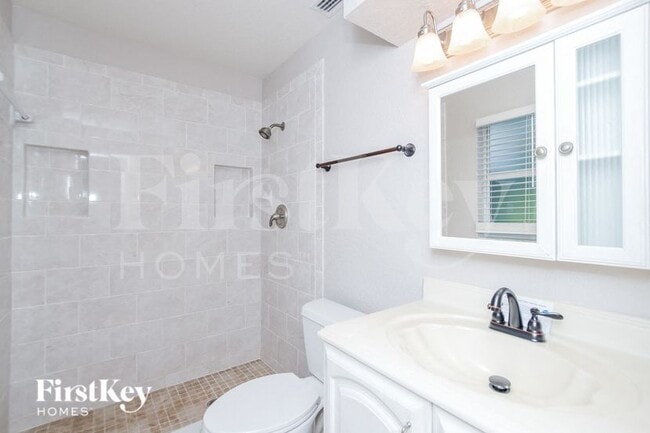 Building Photo - 738 Empress St SE