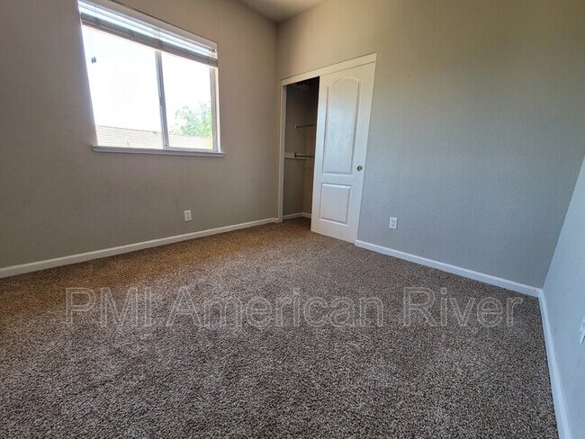 Building Photo - 998 Bay Shore Dr