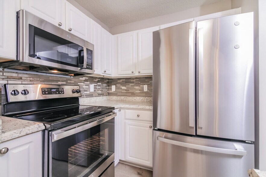 Building Photo - 4904 Silverdene St