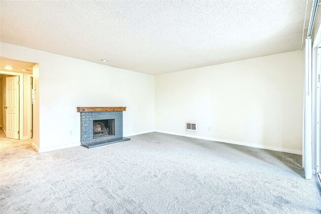 Building Photo - NEW PRICE!!! Modern, Remodeled  2BR/1BA wi...