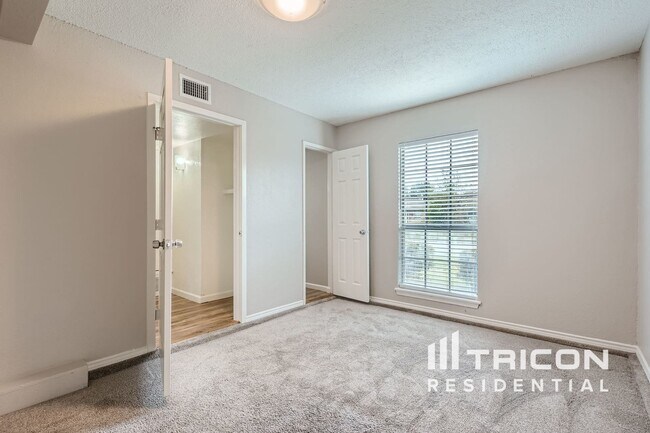 Building Photo - 4613 Monterrey Dr