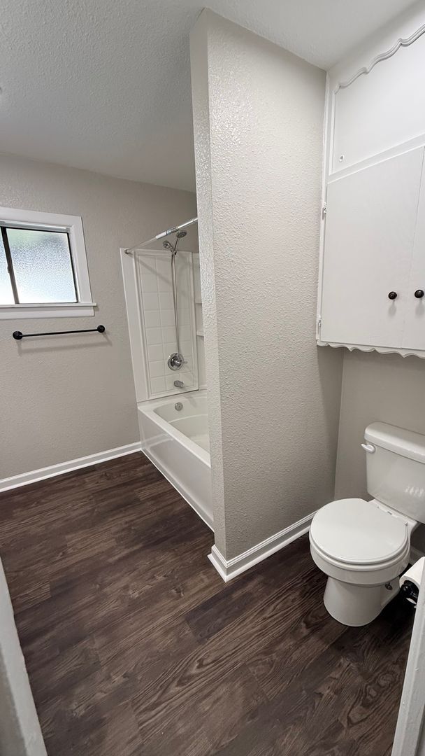 Building Photo - 3 bed/1 bath, with carport - Interior upda...