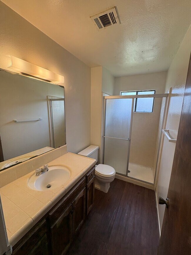 Building Photo - 3229