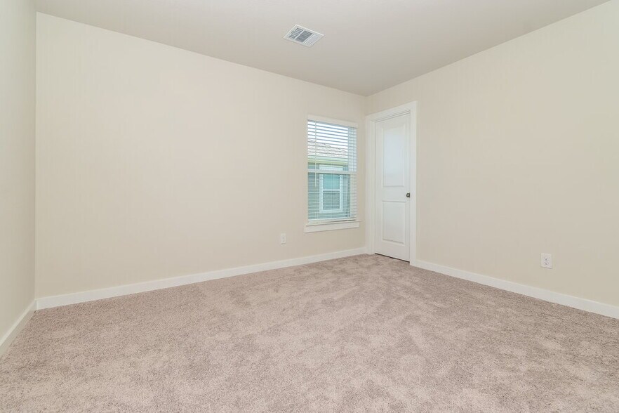 Building Photo - 324 Sun Harvest Dr