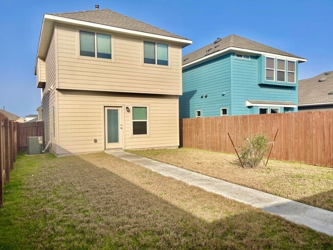 Building Photo - Blanco Vista Charmer