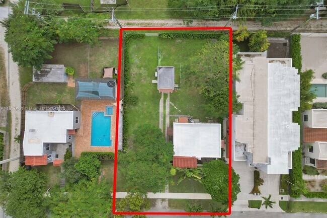Building Photo - 418 SW 18th Ct