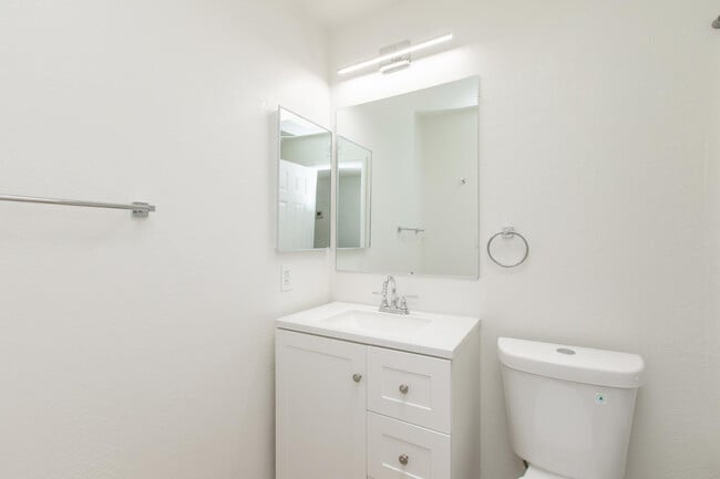 Building Photo - 2607 E Larkspur Dr