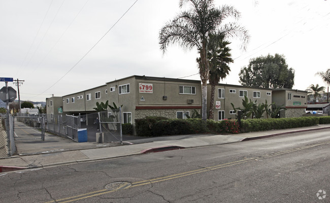 Building Photo - Creekside Villas