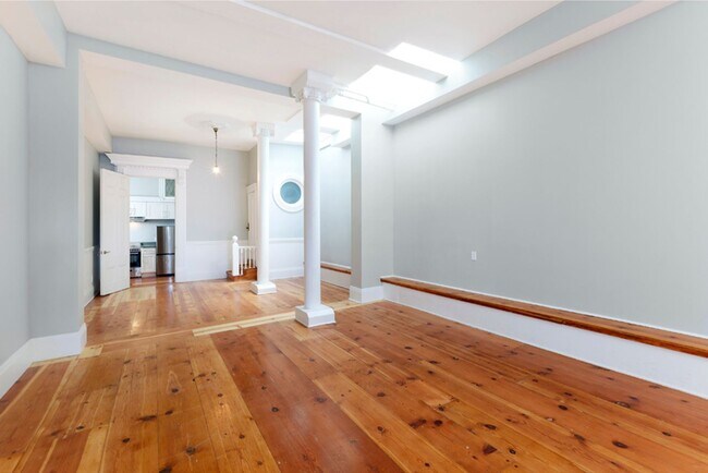 Building Photo - 705 16th St