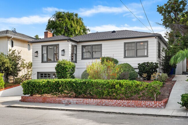 Building Photo - Charming La Jolla Beach Cottage