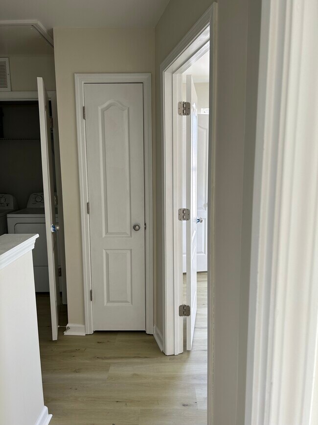 Building Photo - 1670 Sandersted Village Cir