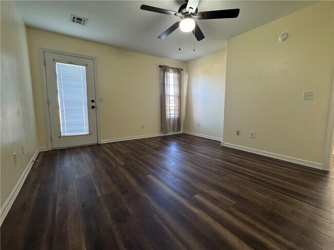 Building Photo - 910 NW A St