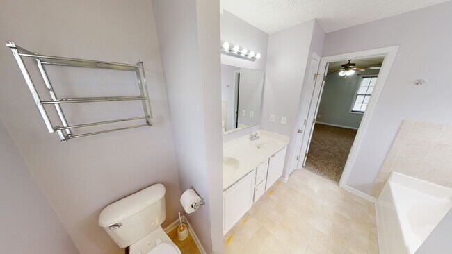 Building Photo - 4 Bedrooms in Sought After Neighborhood & ...