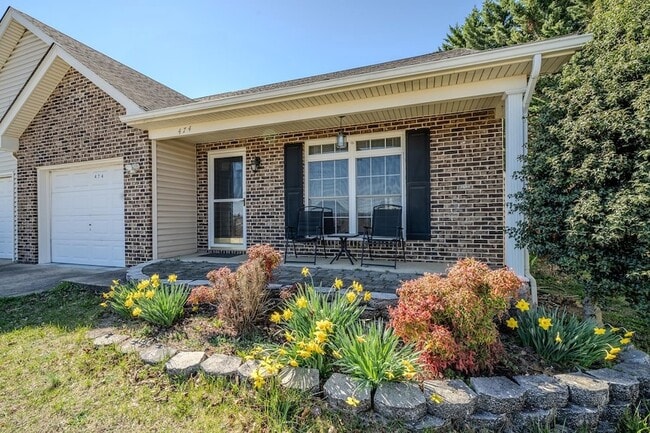 Building Photo - 474 Diana Ct