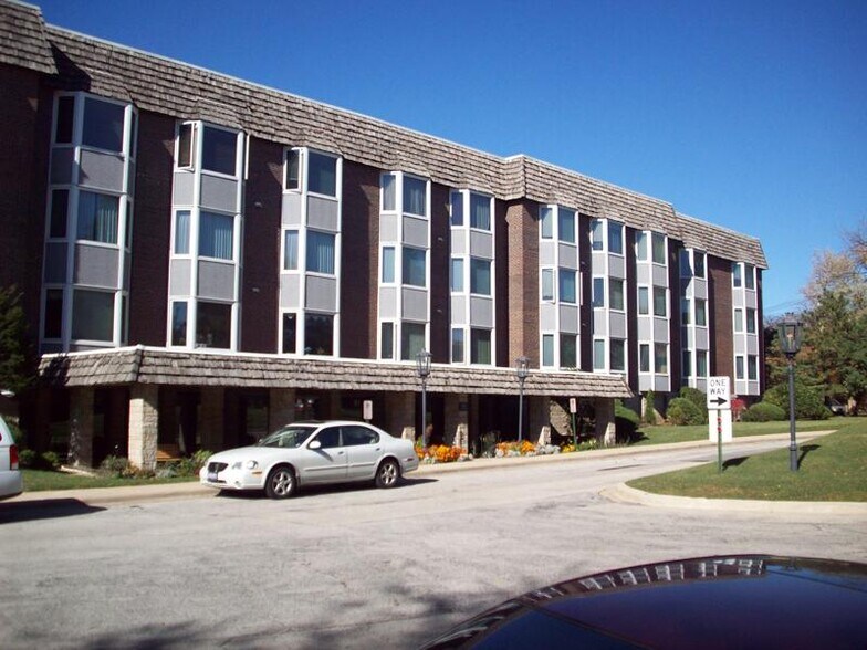 Building Photo - 400 Ascot Dr