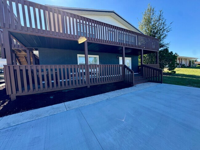 Building Photo - Fully Furnished Down Town Clermont Short T...