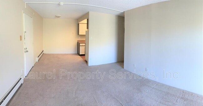 Building Photo - 1300 Golden Cir