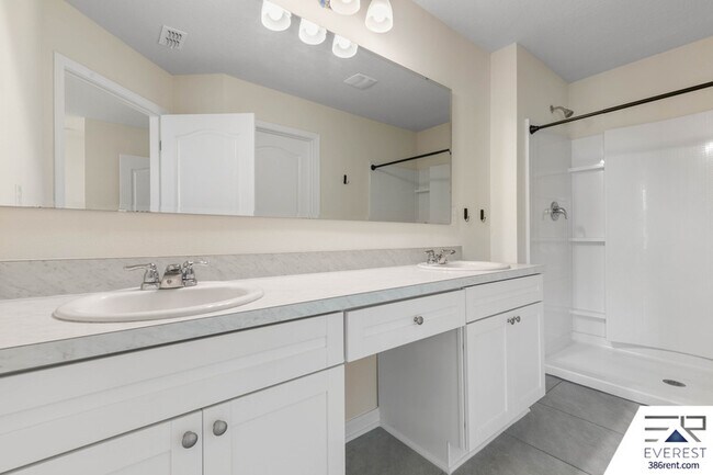 Building Photo - 152 Redbud Rd