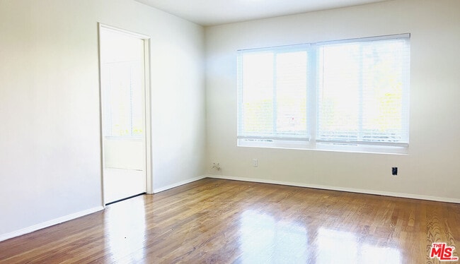 Building Photo - 1860 Alexandria Ave