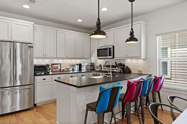 Building Photo - 2713 Halcyon Dr