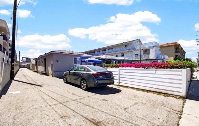 Building Photo - 13717 Yukon Ave