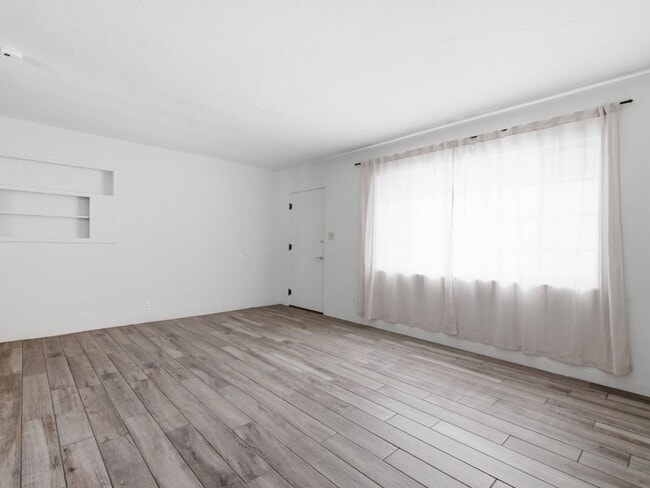 Building Photo - Charming 2-Bedroom Home with Vintage Character & Modern Comforts
