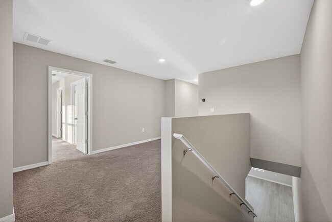 Building Photo - Spacious 4 Bedroom for Rent - With Amenities!