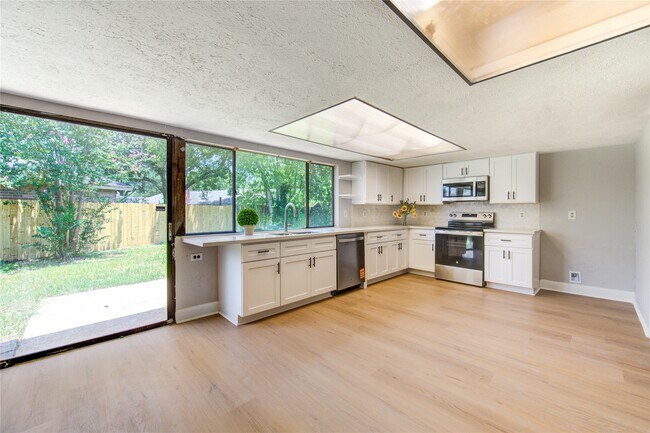 Primary Photo - 15515 Mira Monte Dr