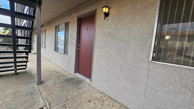 Building Photo - 1 month free rent move in promotion! 2 Bed 1 Bath Eastside Apartment!