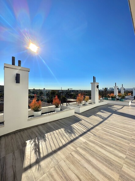 Skydeck - 1127 Spaulding S Ave