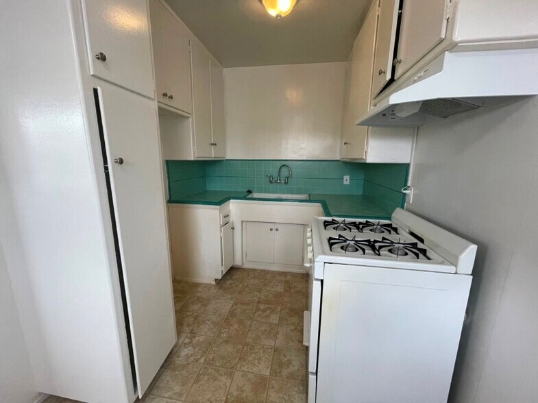 Building Photo - 622 Loma Dr