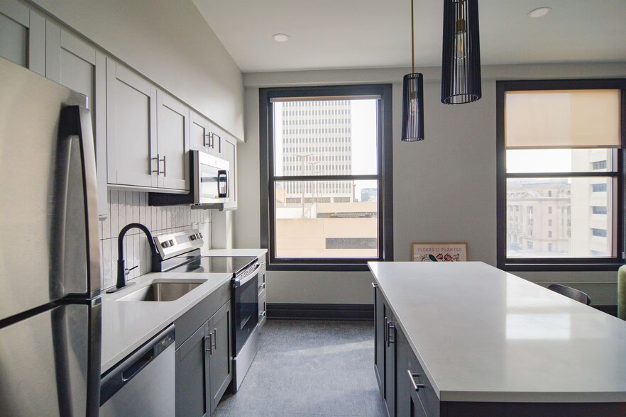 Building Photo - The Carrara on Farnam