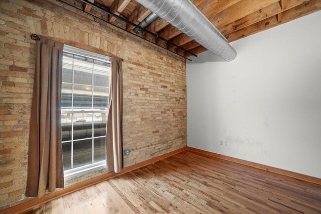 Building Photo - 418 N 3rd St