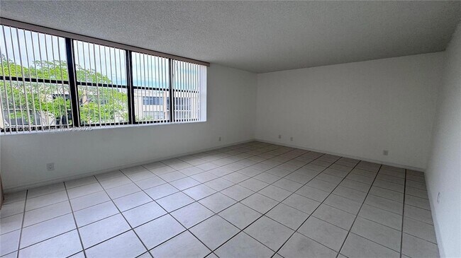 Building Photo - 20401 NE 30th Ave