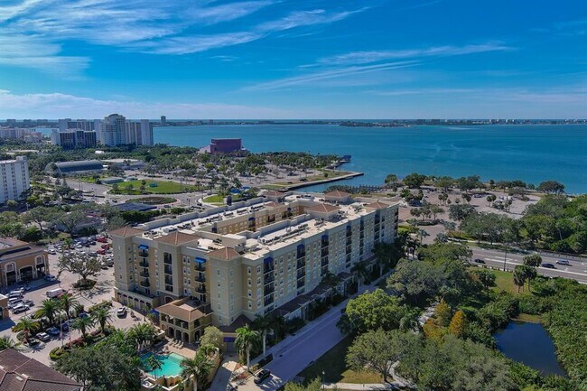Building Photo - 1064 N Tamiami Trl