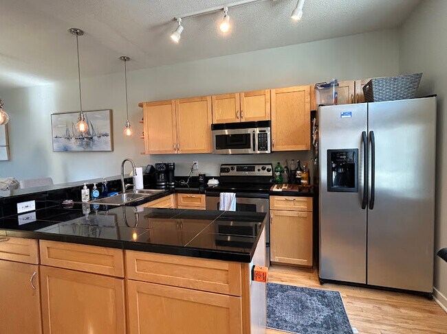 Building Photo - 4577 Madison Ave