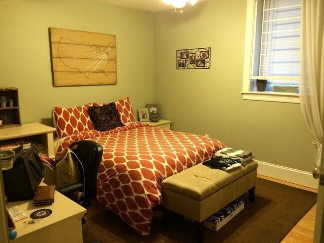 Building Photo - 178 Hillside St